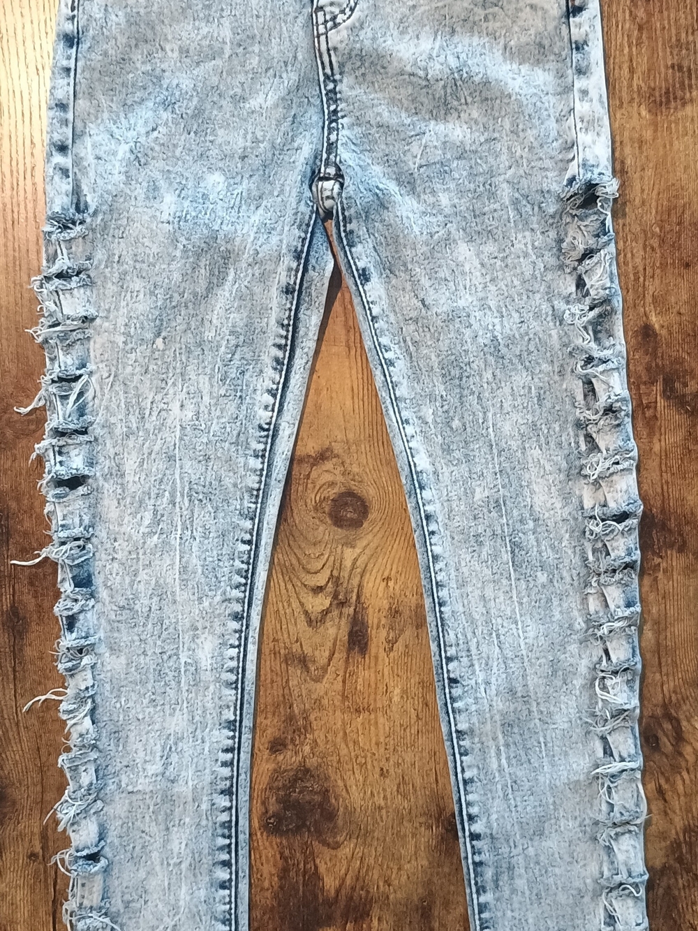 Women’s Distressed Side-Ruched Jeans - Light Blue